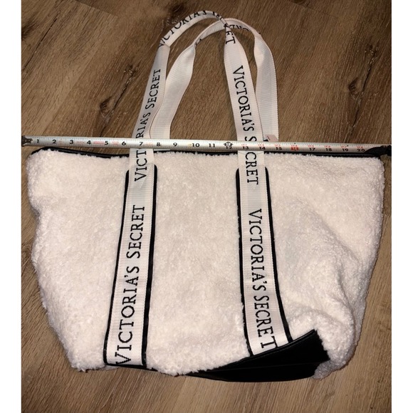 Victoria's Secret Sherpa Tote Bag Fuzzy Plush White‎ Black Trim - Picture 2 of 5